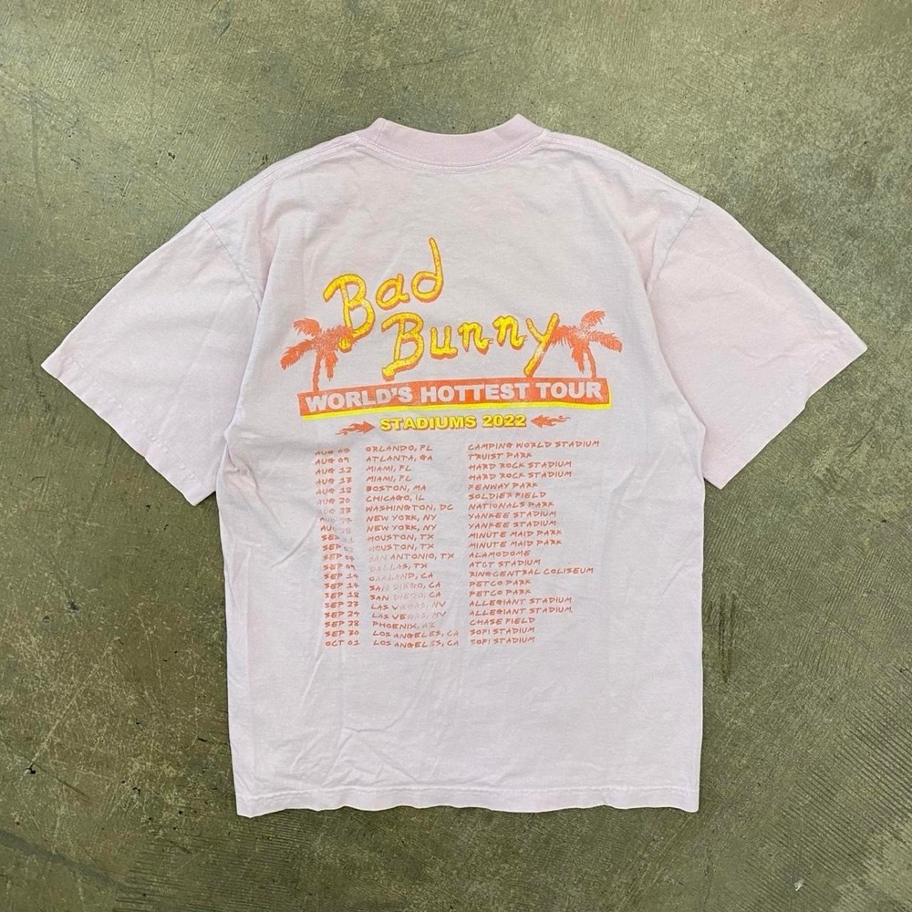 Bad Bunny Un Verano Sin Ti 2002 World's Hottest Tour Music T-Shirt Pink S - Picture 2 of 7